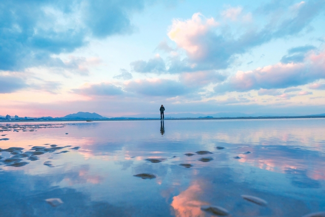 写真で巡る福津の絶景～「光の道」と「かがみの海」～