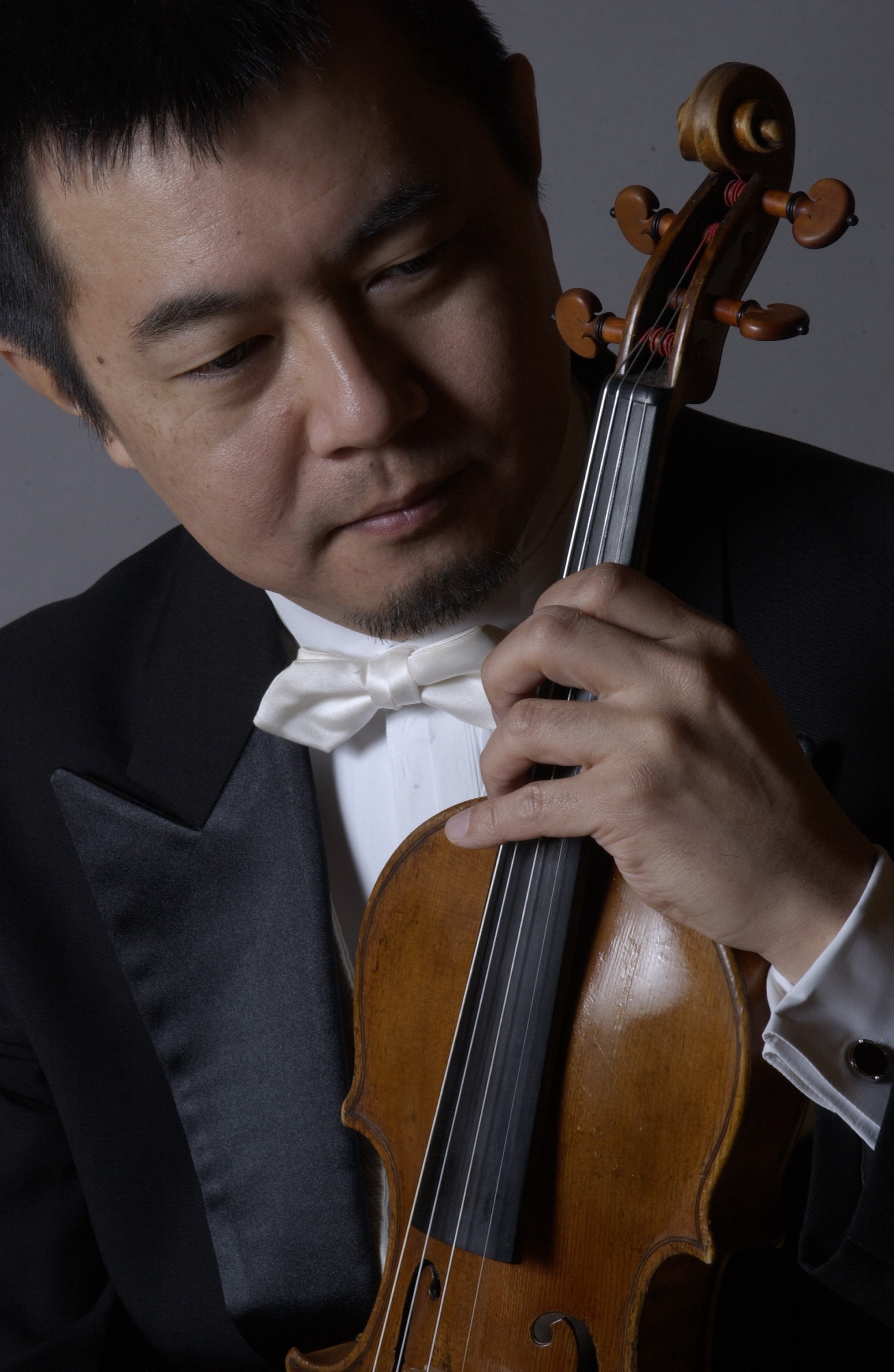 山本友重（ヴァイオリン）