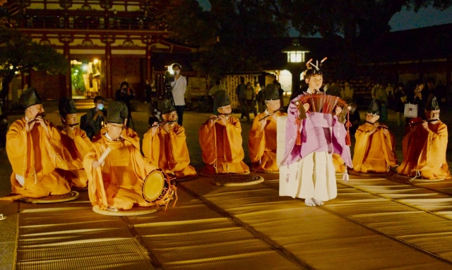 「西の都」ステージ　竹の曲（たけのはやし）・梅花の宴（ばいかのえん）