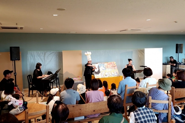 アクロス・ミュージックキャラバンin大牟田市ともだちや絵本美術館