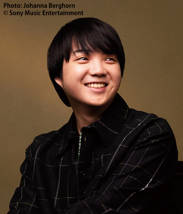 藤田真央(ピアノ)