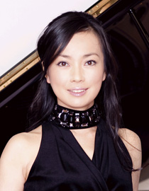 三浦　友理枝  Yurie Miura (Piano)
