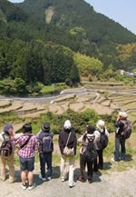 アクロス・文化であい塾「癒しの森を舞台に～森林セラピーとは～」