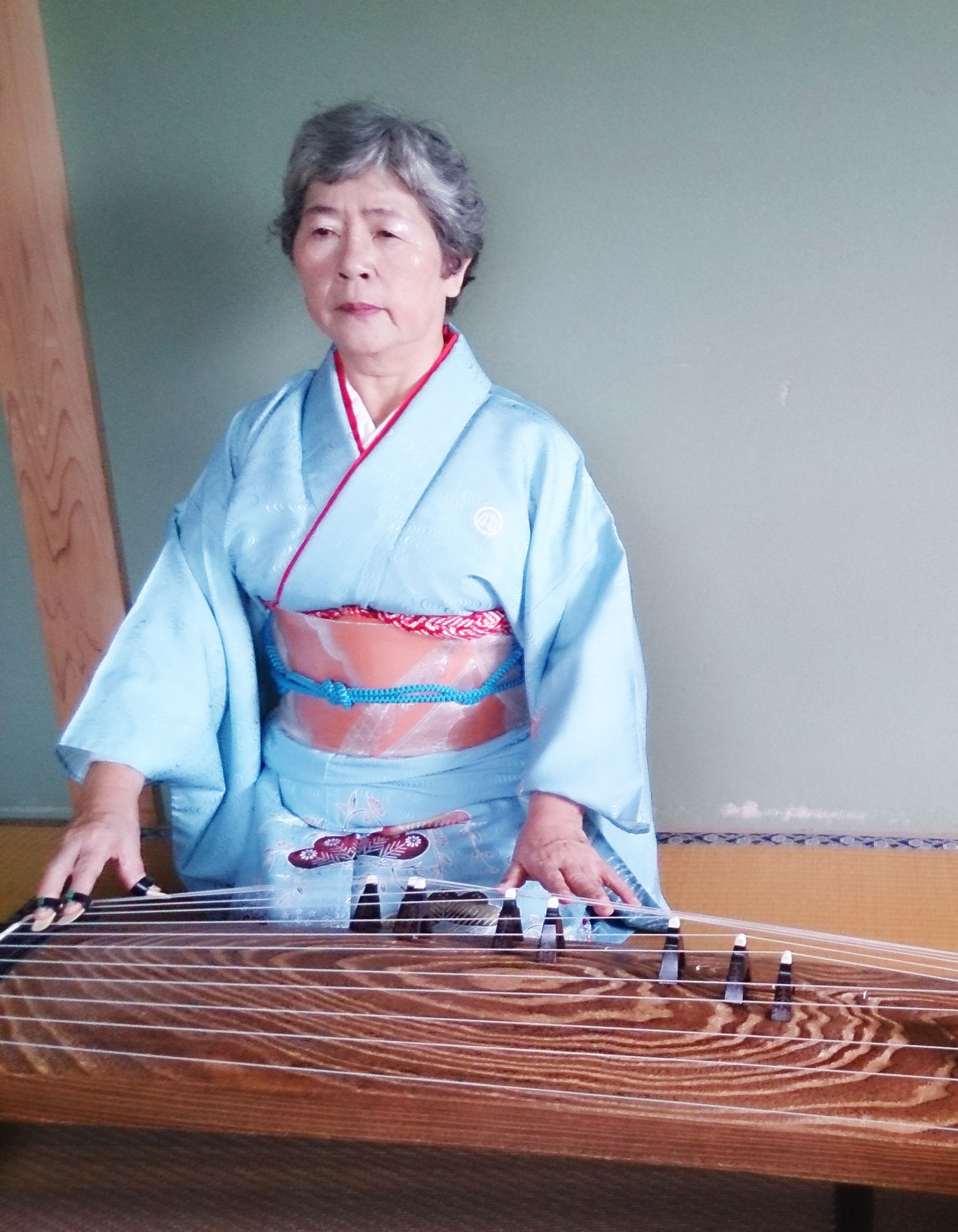 尾身恭子（おみきょうこ）＝琉球箏曲