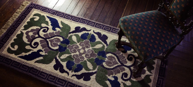 鍋島緞通 〜 絢爛な図柄と木綿の質感 職人の技が産む絨毯の美 - 伝統の ...